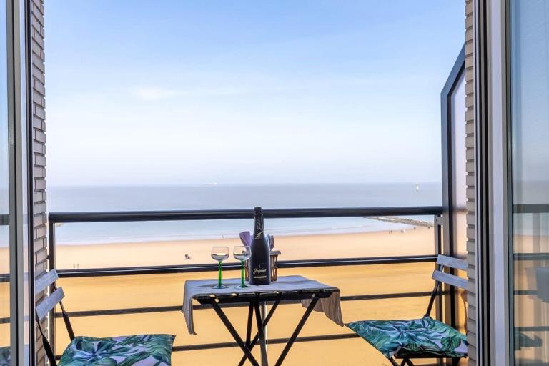 Casiola - Beautiful spacious studio with frontal sea view - B&B Knokke-Heist