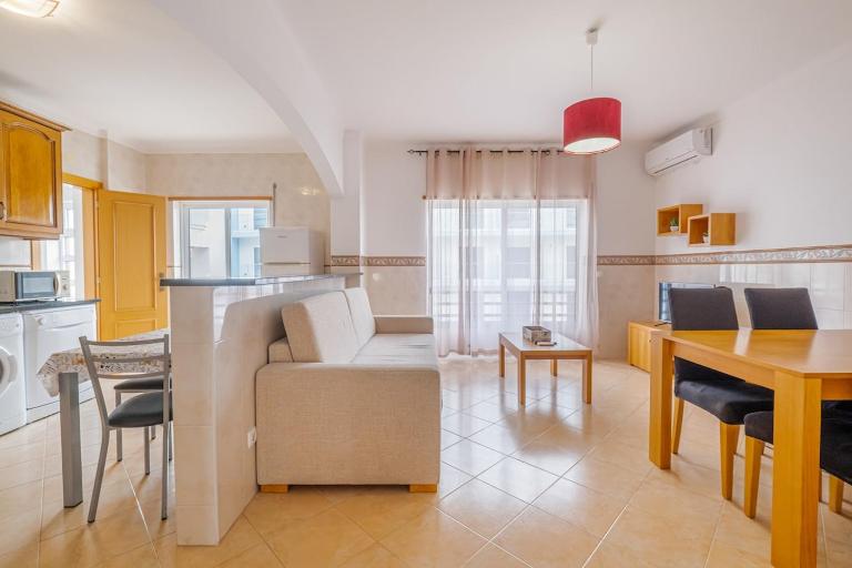 Apartamento T2 com terraço e churraqueira a 1 minuto da praia Altura Algarve - B&B Altura