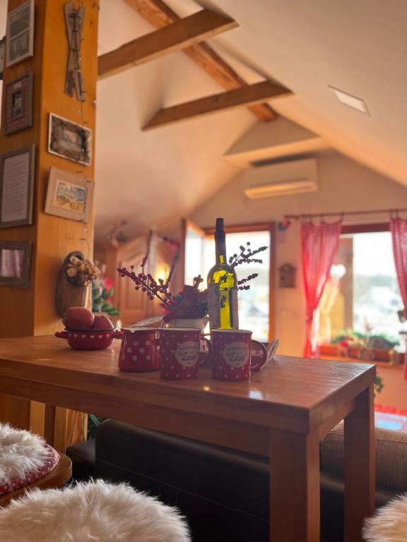 KUĆA ZA ODMOR "DVA SRCA" - Bed and Breakfast Čeminac