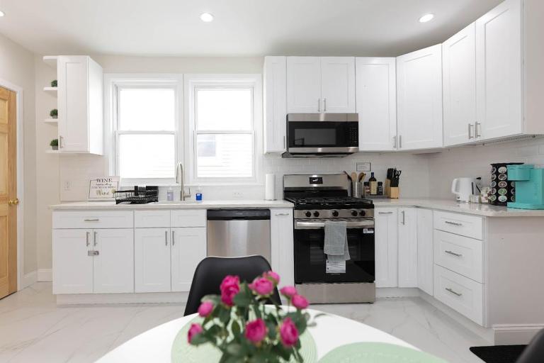 Cozy 3BR Stay in Stamford & Near Old Greenwich - B&B Stamford