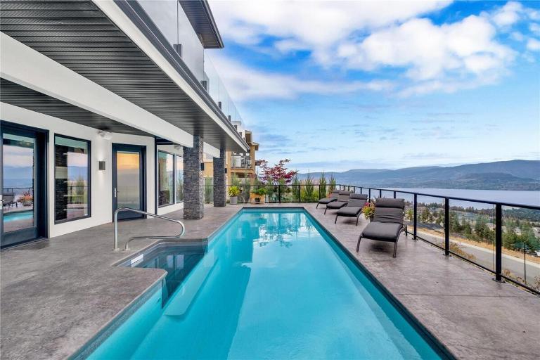 Exclusive Lakeview Suite with Pool and Hot Tub - B&B Kelowna