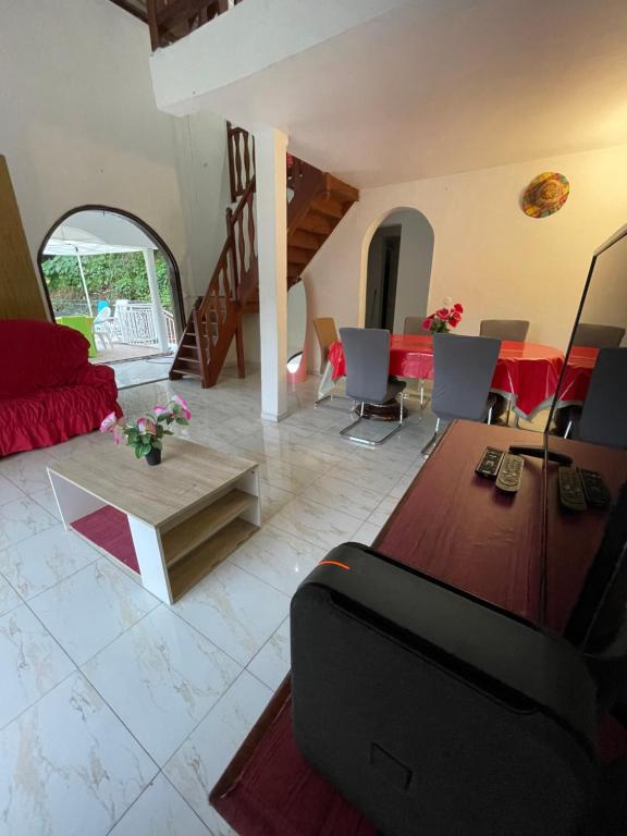 Villa spacieuse idéal pour famille ou groupe nombreux à 10minutes de la plage et du centre ville - B&B Le Gosier