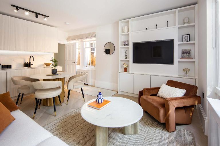 5 Mins Walk to Selfridges, Mayfair Retreat - B&B London