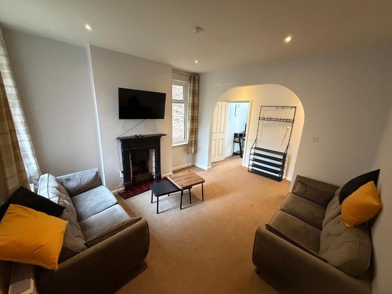 Spacious 5 bed House Beeston Ideal for Contractors - Chambres d'hôtes Nottingham