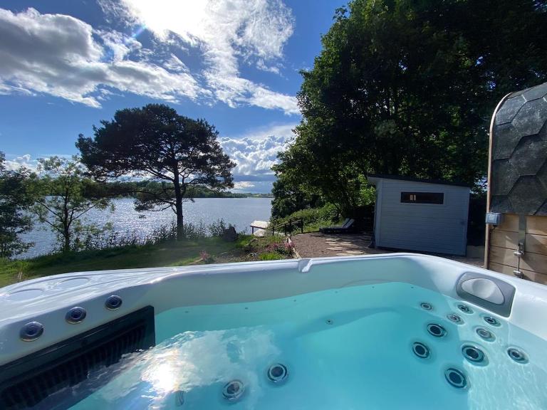 All three cottages at Lough Sillan House - adults only - dog-friendly - B&B Shercock