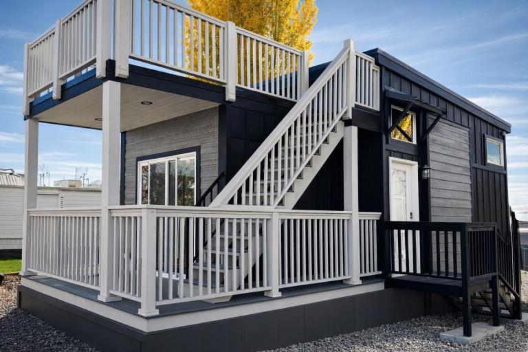 Ultra Luxury Tiny Home with Deck - B&B Page