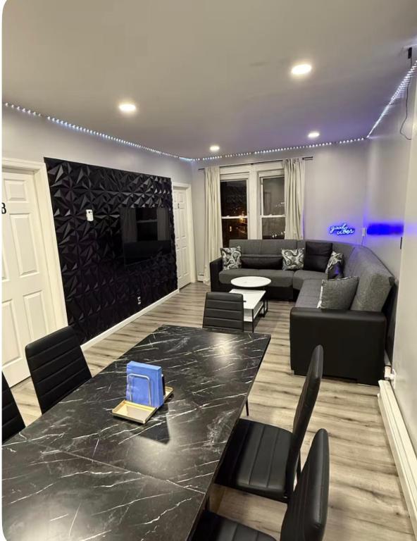 EWRBNB Apartment 4, 1 Private Bedroom in a shared 3 bedroom apartment - Bed and Breakfast Elizabeth