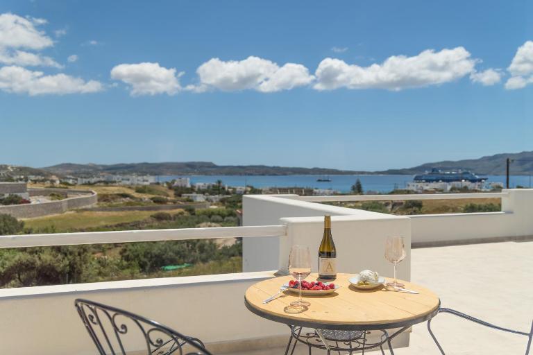 Harites Home - Sea View Studio - Bed and Breakfast Adámas