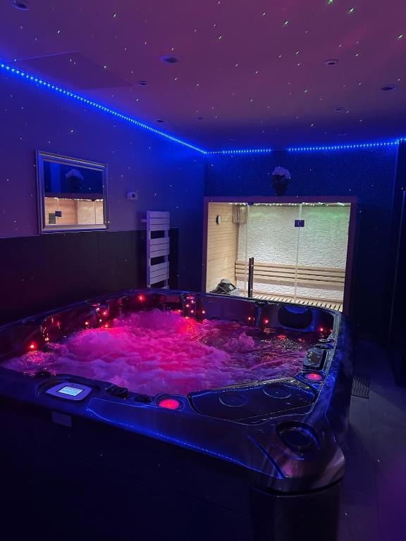 Pure Private Spa Experience for 5 people - B&B Montluçon