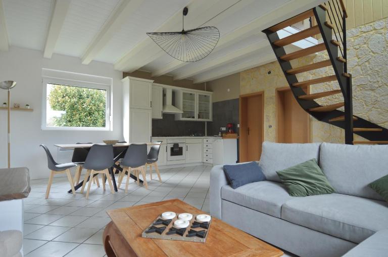 Le Jardin de Constance, jardin clos, 750m plage - B&B Saint-Côme-de-Fresné