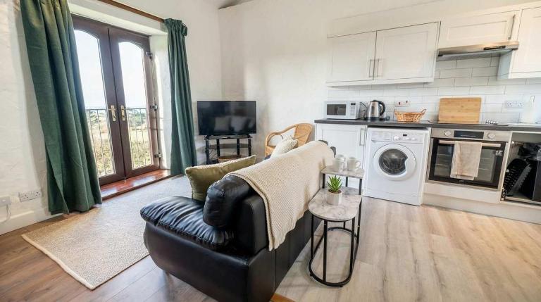 Spacious Seaside Cottage near Bude w Garden Access - B&B Bude