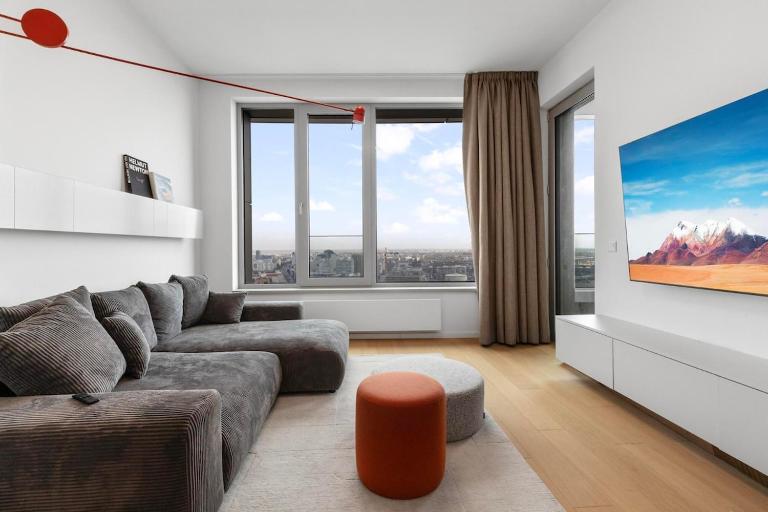SkyPark 1-Bedroom Apartment on Floor 28 with Panoramic View and Parking by SkyViews - Ferienwohnung Sarndorf