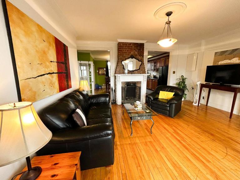 Downtown Penthouse Best View, Fireplaces, Apt#3 - Bed and Breakfast St. John's