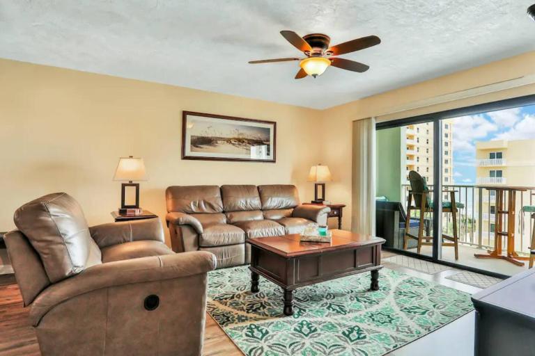 Amazing Ocean & River Views - 2BR Condo - Chambres d'hôtes Daytona Beach