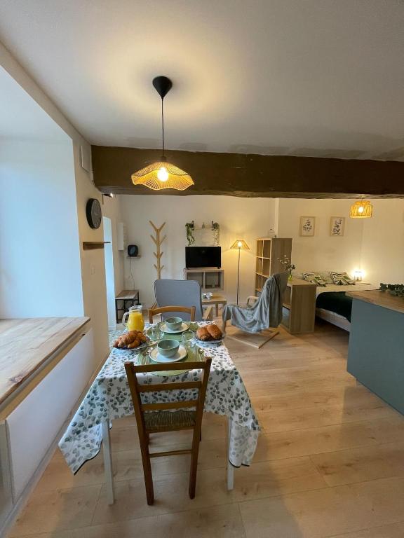 Le Petit Eucalyptus - Cozy Country House - wifi - Dog friendly - B&B Montaudin