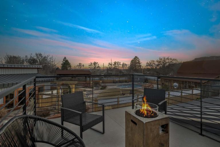 Timber & Tin G 2Bed 2Bath w Pool & Rooftop Deck - B&B Kanab