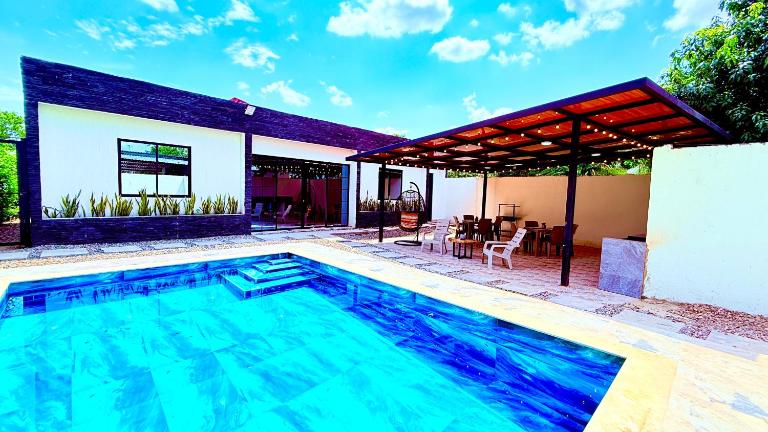 Villa Santy Paraiso lujoso & Privado - Bed and Breakfast Ricaurte