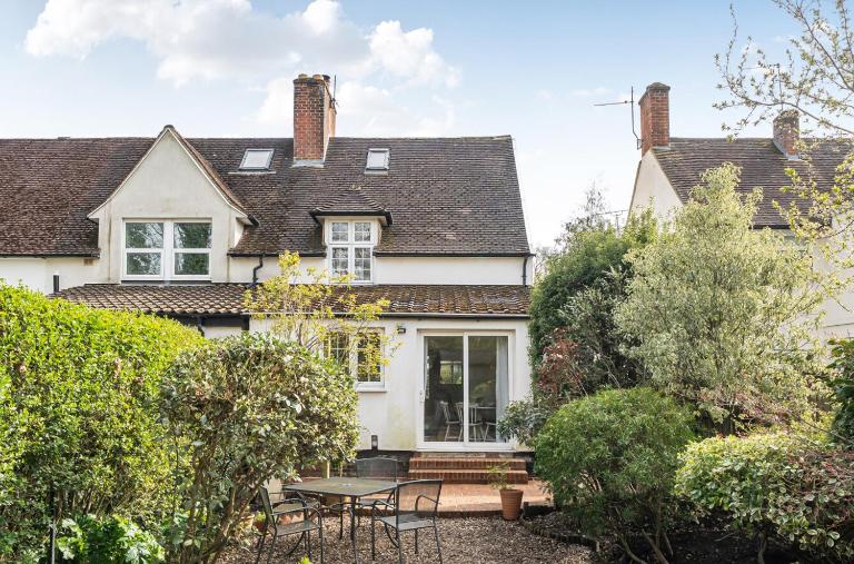 Spacious Surrey Home Garden Fast London Links - Pass the Keys - B&B Addlestone