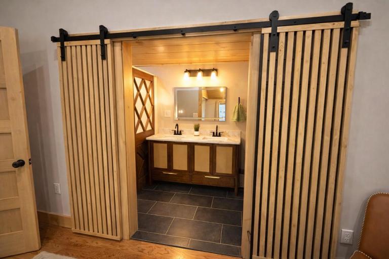 Brookside Serenity: 2 King Suites – Easy Access – Near Dollywood - Chambres d'hôtes Sevierville
