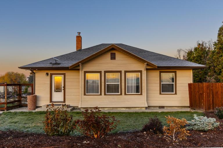 Charming 1920's Cottage - B&B Middleton