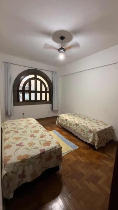 Ap de frente para praia Alugo o Quarto e banheiro privado Obs Cozinha, sala, área de serviço e varanda compartilhada - Chambres d'hôtes Vitória