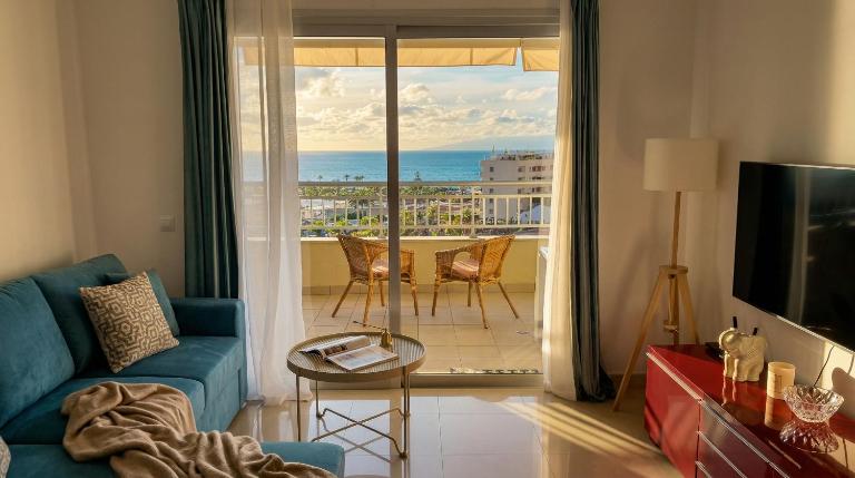 Terraza Sunset in Palm Mar, Pool & Padel - Bed and Breakfast Palm-Mar