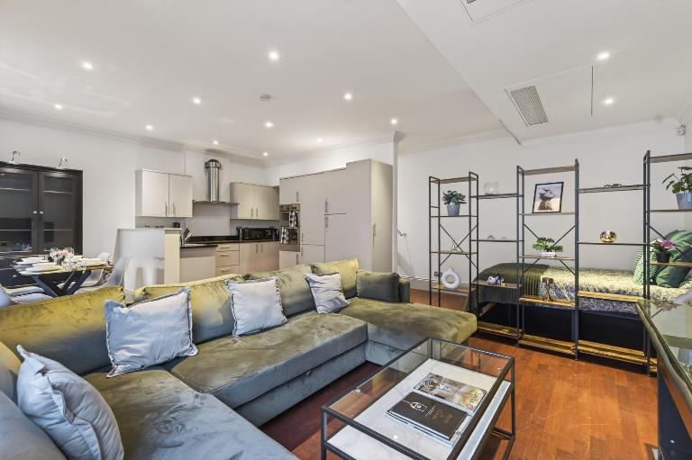 Unique 2BR Mews 2 King Beds & 2 Baths Sleeps 7 - B&B Londres