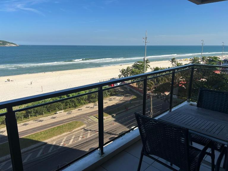 Beach Front 2 Bed Rooms - Balcony with Full Sea View - Praia do Pepê - B&B Rio de Janeiro