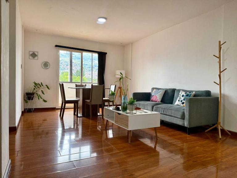 Tequendama ideal turismo médico apt para 8 - Ferienwohnung Cali