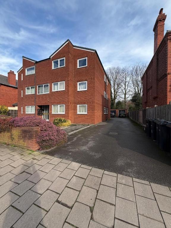 Contractor Stays 2 bedroom apartment in Hoole - Bed and Breakfast Chester