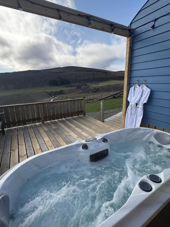 Ledmacoy Shepherds Huts - B&B Strathdon