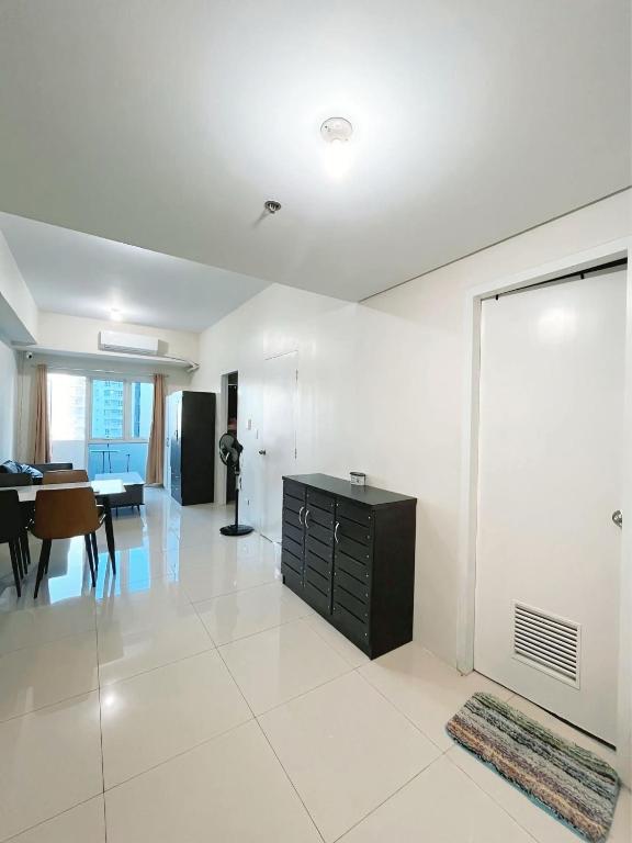 Staycation Lakefront Acacia - B&B Manila
