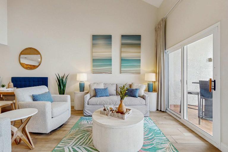 Newly-Remodeled Villa with Stunning Views and Free WiFi - Right on the Beach - B&B Santa Rosa Beach