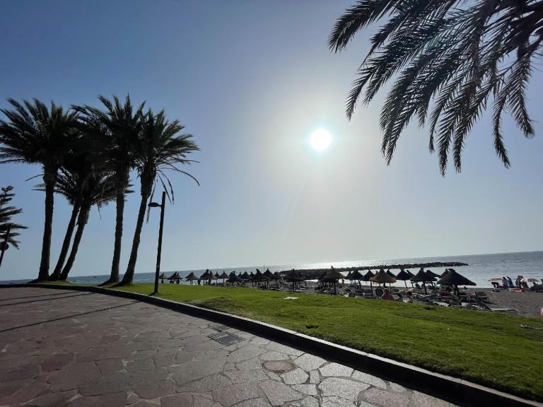 Victoria Beachfront Studio, Perfect Location in Las Américas - B&B Playa de las Américas
