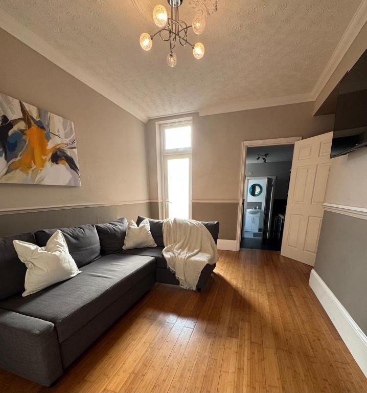 Spacious 2 BR Flat in Gateshead - Free Parking - Chambres d'hôtes Gateshead