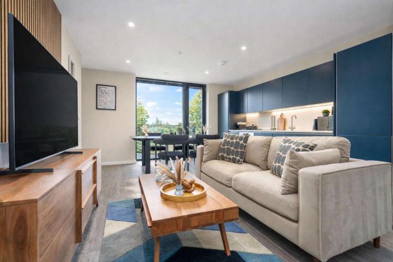The Mancunian Blue - Manchester Luxury 2-Bed Corner Apartment - B&B Manchester