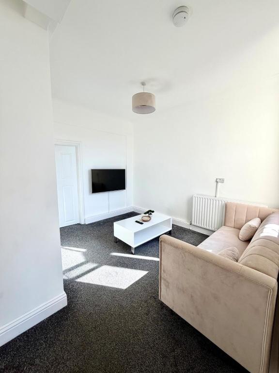 Private Apartment Free parking Gatwick Airport - One bedroom- One sofa Bed - Bed and Breakfast Horley