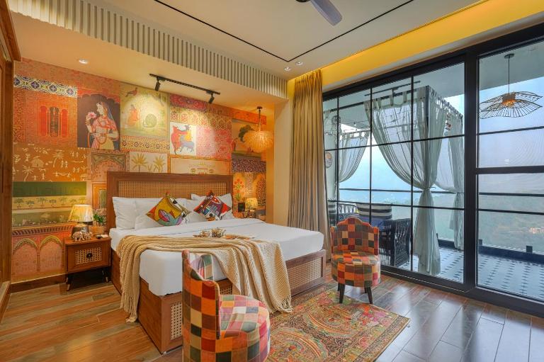 Nest in Hill crest Kasauli ! 2 BHK Luxurious Apartment ! Panaromic Mountain Views ! Rooftop Cafe ! Bonfire - B&B Kasauli