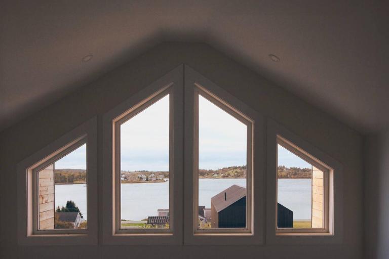 Modern Nordic Cabin 3 Hot Tub & Views - Bed and Breakfast East LaHave