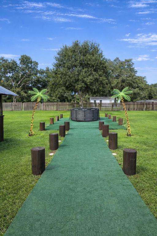 Family Country Retreat w Pool, Games & Fire Pit - Chambres d'hôtes Clewiston