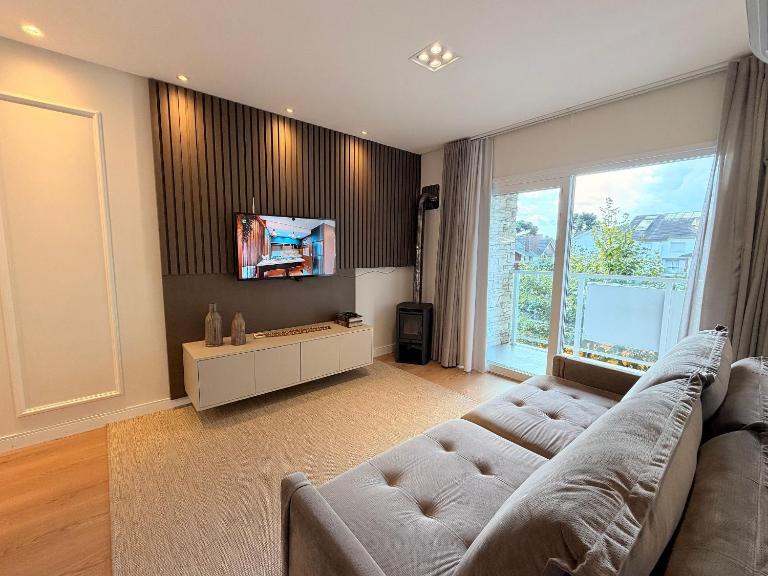 Apartamento frente Av Osvaldo Aranha Centro Canela - B&B Canela