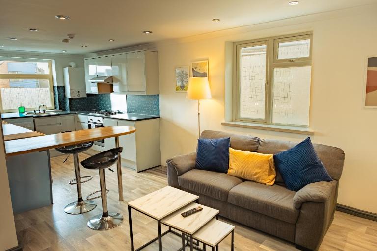 Stylish 4 Bed Flat, Near City - B&B Cardiff