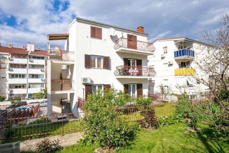 Apartments with parking space Solin, Split - 25393 - B&B Salona