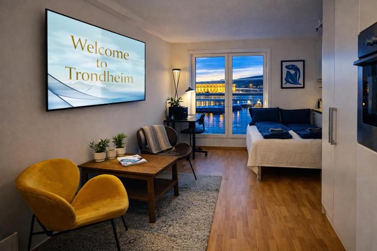 Riverside Studio - Parking - 1 min to Station - B&B Trondheim