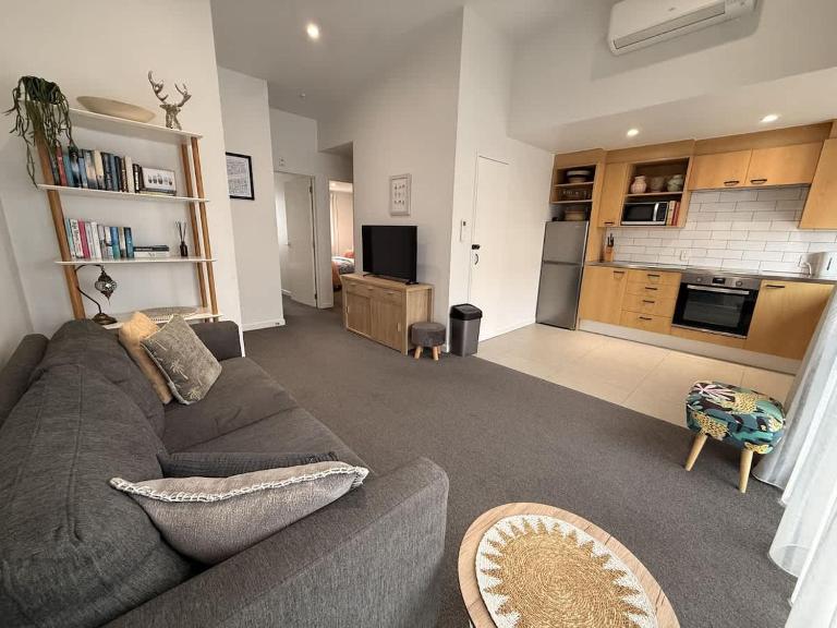 Latimer Retreat - Central CBD, Carpark, Walk to Stadium, Sleeps 4 - B&B Christchurch