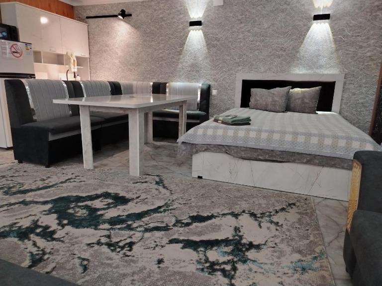 V&IHotel - Ferienwohnung Karakol