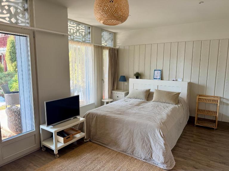 Preila Stay - Serenity, Pine Trees & the Curonian Lagoon - B&B Nida