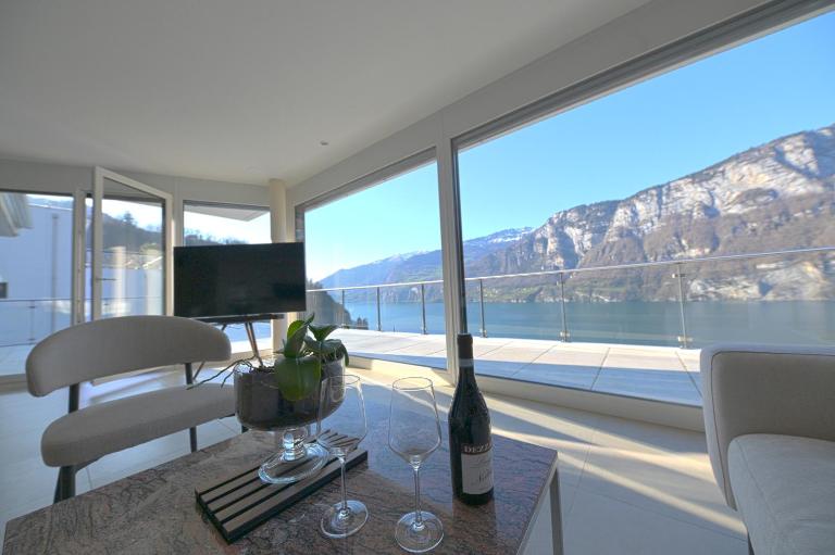 Lakefront Retreat with Stunning Walensee Views - B&B Mühlehorn