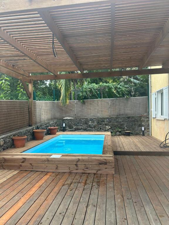 logement à St Paul avec piscine privée - B&B Saint-Paul
