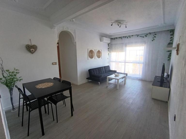 Sevilla Gateway a 10 min Sevilla y cerca aeropuerto, 3 habitaciones, 2 camas en cada habitación y sofá cama - B&B Alcalá de Guadaira